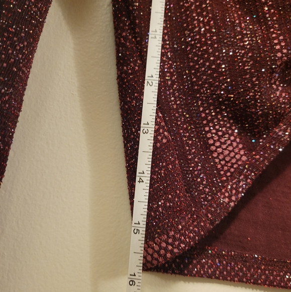 F21:Glittery Crop Top - Picture 5 of 6